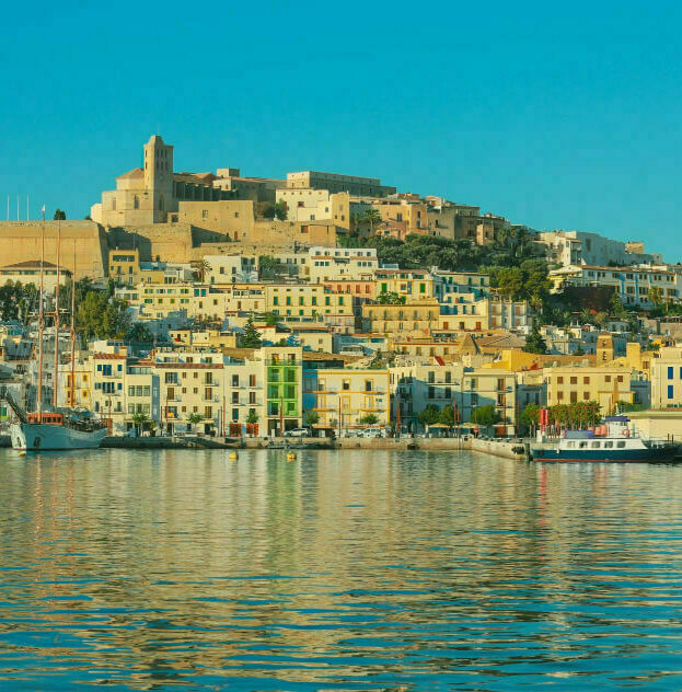 Ville au bord de l'eau