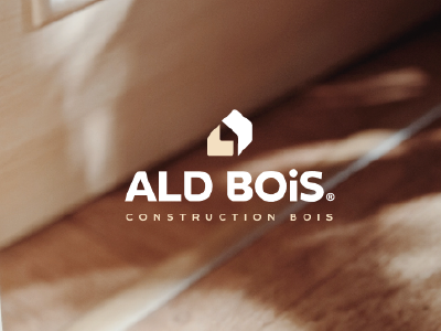 Logo Ald-bois sur fond de bois